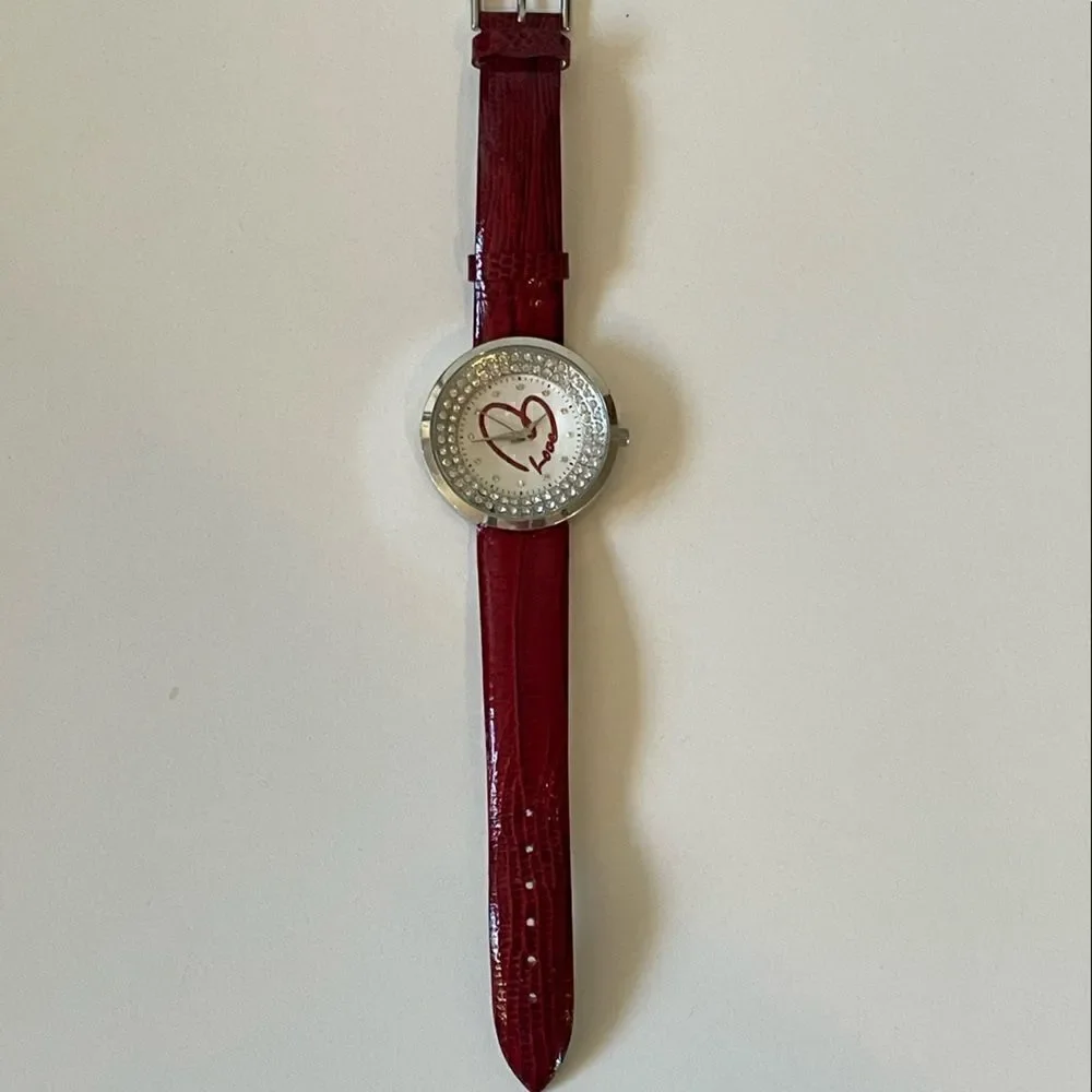EUC Chico’s Womens Red Genuine Leather Rhinestone Heart Love ❤️ Watch